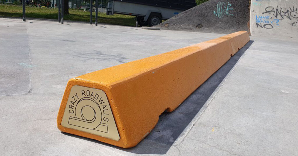 Akaa skatepark, orange slappy curb