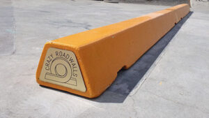 Akaa Skatepark orange curb